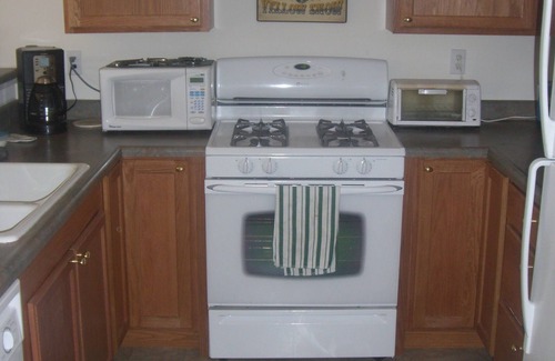 Truckee Apartment | Close to highway and downtown. Equi-distant to major resorts