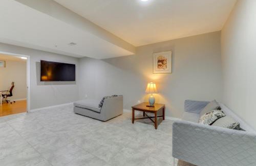Rossville House | Close to Hospital and White Marsh! Rosedale Townhome