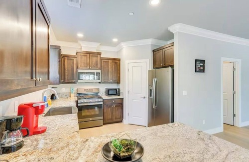 Shasta Lake House | Close to I5-Pet-friendly 3-bedroom house near Bethel