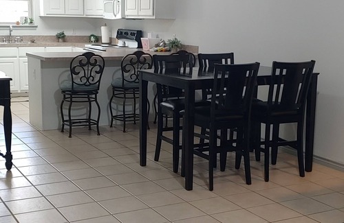 College Station House | Close to Kyle Field and Midtown Park, Texas A&M, Chili fest in Snook, Tx.