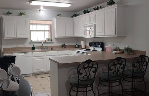 College Station House | Close to Kyle Field and Midtown Park, Texas A&M, Chili fest in Snook, Tx.