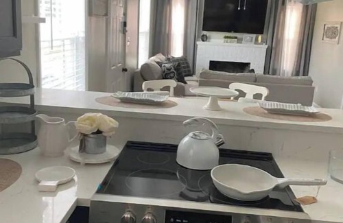 Jacksonville House | Close to Military Base! Beautiful Downtown Home