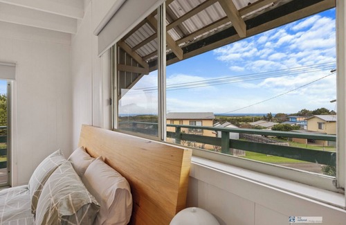 Sunset Strip House | Close to MotogpTrack, Smiths beach, comfortable holiday house for family of 6