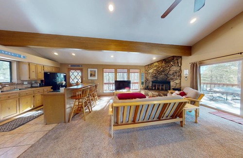 Angel Fire House | Close to Mountain Activities | Pet Friendly | Hot Tub | 5K Cabin