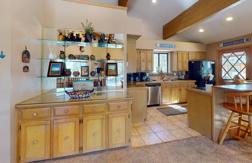 Angel Fire House | Close to Mountain Activities | Pet Friendly | Hot Tub | 5K Cabin