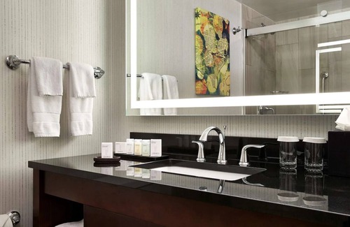 Friendship Heights Hotel | Close to National Cathedral & Shops | EV Charging | 3 Hotel Units in Chevy Chase