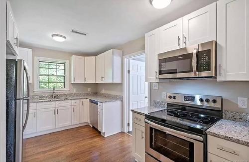 Shannon Park House | Close to NoDa, Plaza Midwood; 5 Miles to dwntwn; Monthly, Digital Nomads welcome