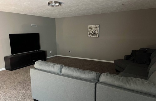 Elkhart House | CLOSE TO NOTRE DAME! Charming House, Quiet Neighborhood, under 30 mins from ND