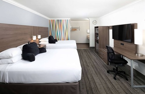 Temecula Hotel | Close to Old Town Temecula! Great Unit in Signature Temecula! Pool, Free Parking