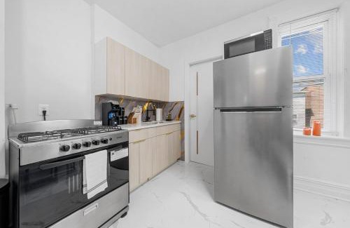 The Heights Apartment | Close to PATH -Games -Parking lot - NYC in 15 min