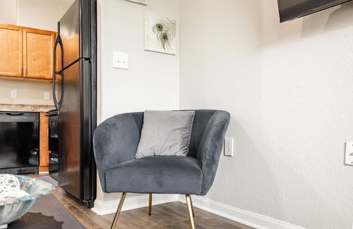 Huntsville Apartment | Close to Redstone Arsenal w King Bed, Gym, Pool, Parking