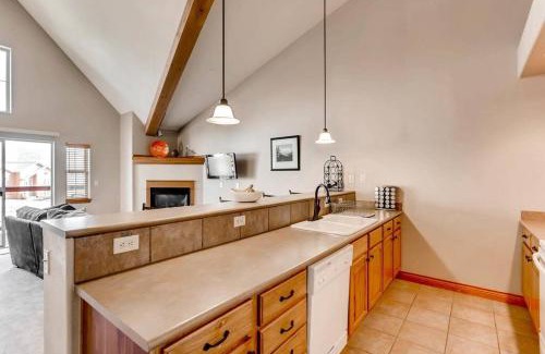Frisco Apartment | Close to resorts, lake, shops & food! Hot tub!