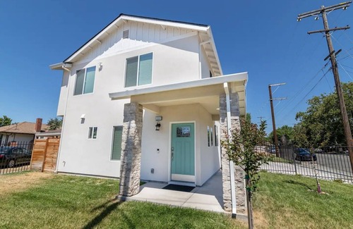 Sacramento House | Close to Sac DT🏨 Charming&Cute 🛌Brand New House😊