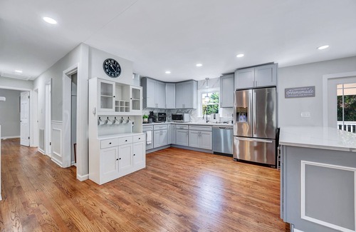 Raleigh House | Close to Six Forks Rd, North Hills home & within 10 mins of Crabtree Valley Mall