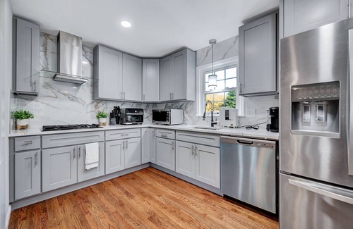 Raleigh House | Close to Six Forks Rd, North Hills home & within 10 mins of Crabtree Valley Mall