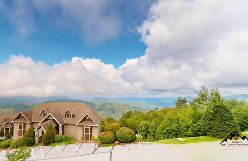 Sugar Mountain Condo | Close to skiing, golf, hiking, and Banner Elk—your perfect year-round getaway