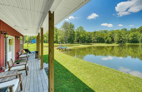 Brodheadsville Cottage | Close to Slopes: Lakeside Cottage in Pocono Mtns