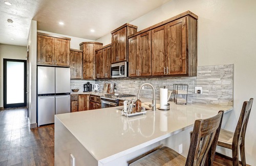 Angel Fire House | Close to Slopes | WiFi | Hot Tub | Valley View Villa 8