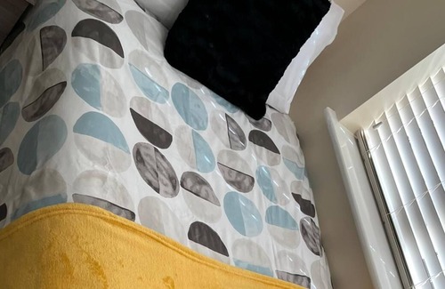 Hendon House | Close to synagogues/Ideal for long stays