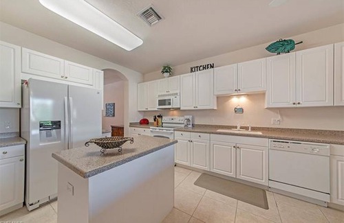 Bonita Springs Condo | Close to the beaches, great restaurants, family fun.