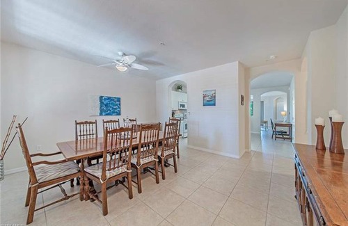 Bonita Springs Condo | Close to the beaches, great restaurants, family fun.