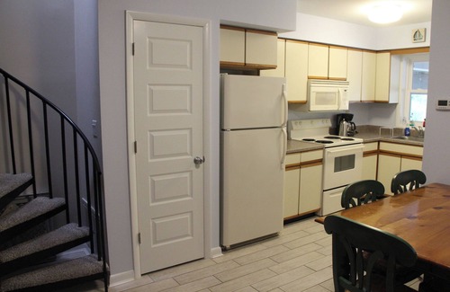 Country Club Estates House | Close to the beach and steps away from restaurants and shops