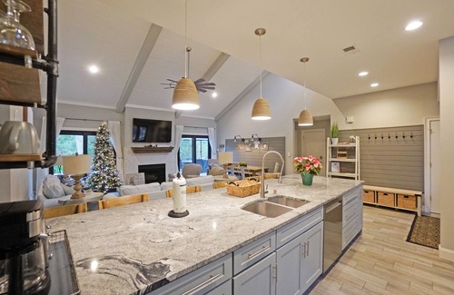 Sea Pines House | Close to the beach,heated pool & private outdoor living & Winter monthly rates.