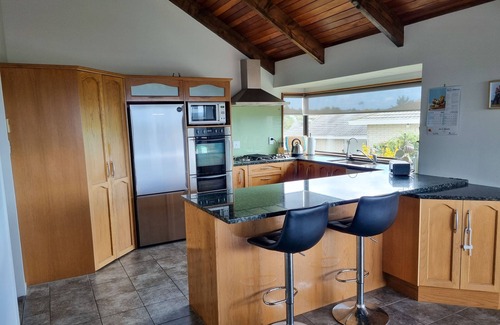 Taupo House | Close to town family home