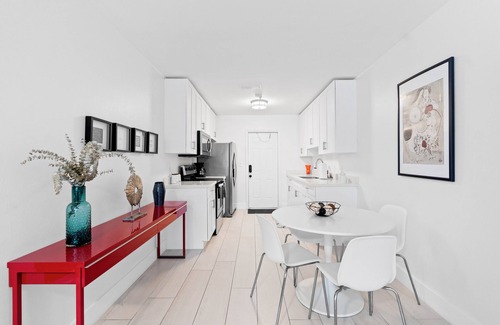 Coral Gables Apartment | Close to UM & Shopping. BNR Vacation Rentals