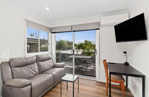 Batehaven House | Cloud 9 at Batehaven