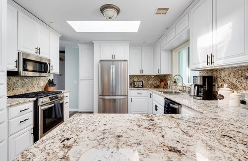 Twentynine Palms House | Cloud29 with huge POOL w/SPA + FirePit + BBQ. Outdoor Dining + Pet Friendly!
