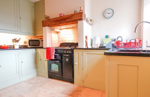 Birchover Cottage | CLOUDBERRY COTTAGE, family friendly, with open fire in Birchover