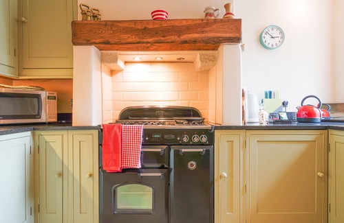 Birchover Cottage | CLOUDBERRY COTTAGE, family friendly, with open fire in Birchover