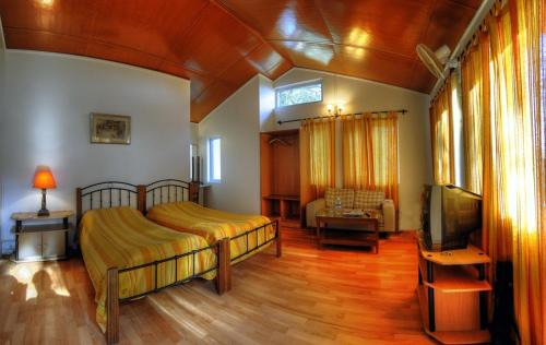 Dharamshala Hotel | Clouds End Villa, A Heritage Home Stay, 10 Mins from Mcleodganj