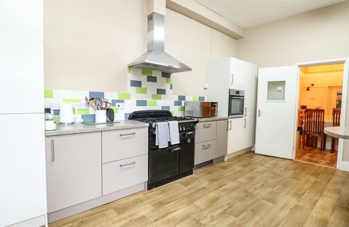 Great Yarmouth Cottage | CLOVER COURT, pet friendly in Great Yarmouth