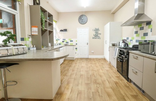 Great Yarmouth Cottage | CLOVER COURT, pet friendly in Great Yarmouth