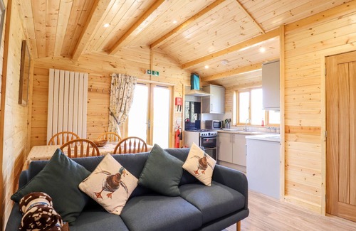 Theberton Cottage | CLOVER LODGE, pet friendly, with a garden in Leiston