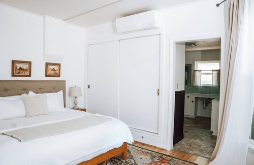 Etna Bed & Breakfast | Clover Room