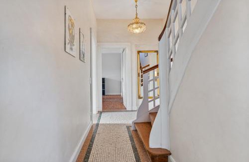 Bad Schwartau Apartment | CLS Moderne Villa Bad Schwartau mit Garten für bis zu 6 Personen, 2 E-Ladesäulen, 3 Parkplätze, Loggia, großes Haus zwischen Lübeck und Ostsee, ideale A1 Anbindung nach Hamburg, Lübeck, Timmendorfer Strand