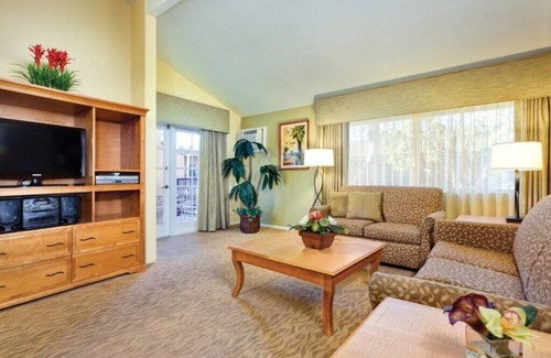 Anaheim Resort Hotel | Club Wyndham Dolphin's Cove - 2 Bedroom Deluxe