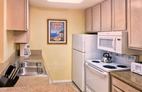 Anaheim Resort Hotel | Club Wyndham Dolphin's Cove - 2 Bedroom Deluxe