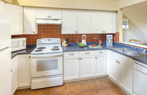 Jamestown Hotel | Club Wyndham Newport Overlook