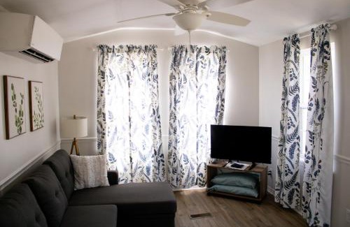 Fidelity House | Clyde's Cabin with a private Hot Tub