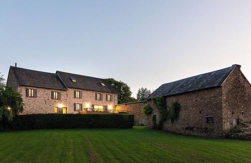 Le Grand-Bourg House | Co-Gîte à Condat - Splendid renovated farmhouse ideal for families!