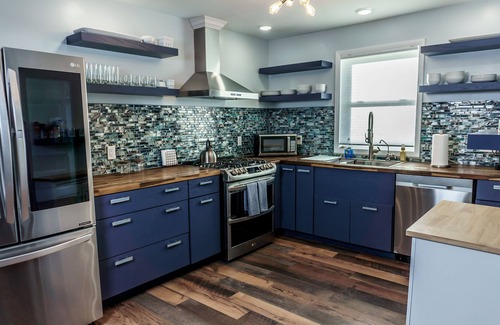 South Haven House | Cottage Retreat by Lake Michigan! Perfect for a relaxing vacation.
