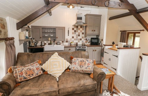 Haverfordwest Cottage | COACH HOUSE, pet friendly, character holiday cottage in Broad Haven