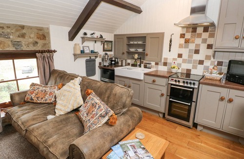 Haverfordwest Cottage | COACH HOUSE, pet friendly, character holiday cottage in Broad Haven