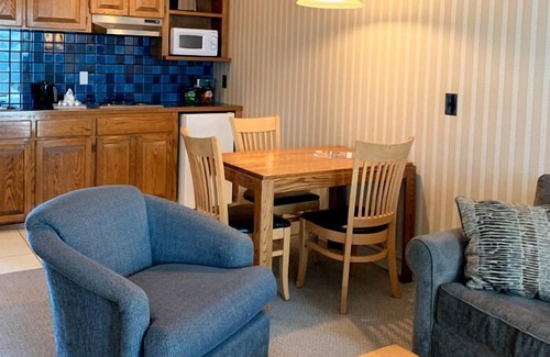 Oak Harbor Hotel | Coachman Inn & Suites