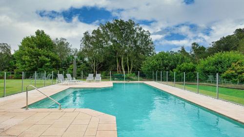 One Mile House | Coast and Country Estate - 15m Heated Pool and Minutes to Beach