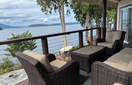 Seabeck House | Coasta Villa on Hood Canal-Beachfront/Mini-Golf